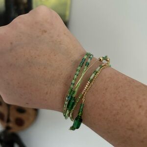 Set of 4 bracelets beads and golden green color